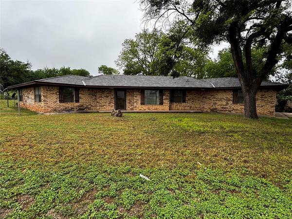 702 Valley View DR, Maysville, OK 73057