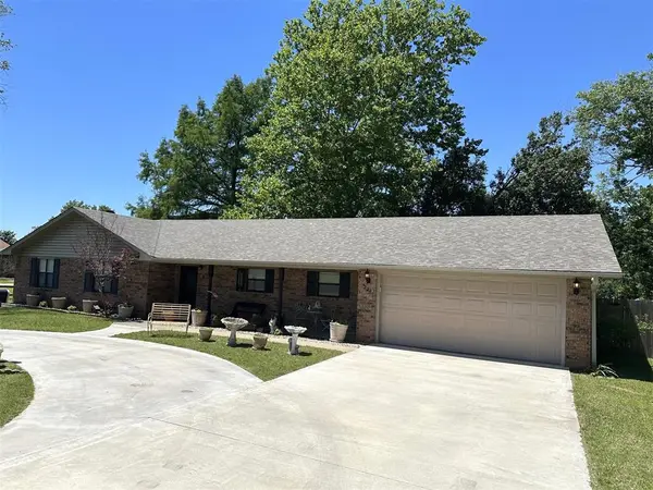 221 Sooner RD, Holdenville, OK 74848