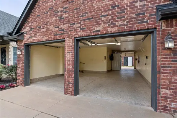 305 E Richmond TER, Mustang, OK 73064