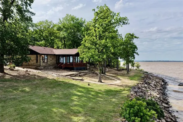 1888 Quail DR, Eufaula, OK 74432