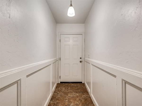 1201 NE 6th ST, Moore, OK 73160