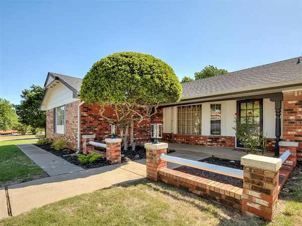 9216 Sutton PL, Oklahoma City, OK 73132