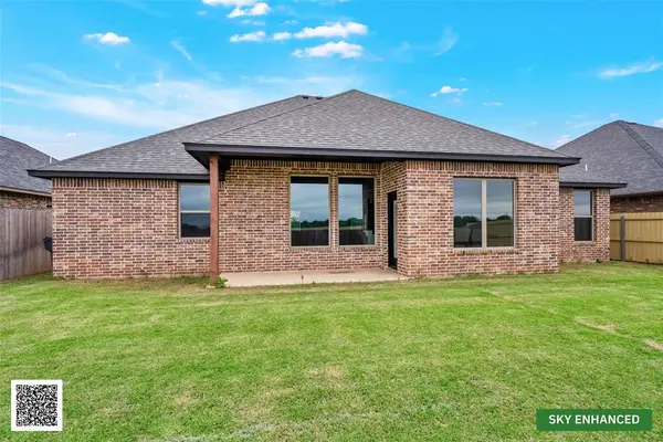 3914 NE Shenandoah DR, Lawton, OK 73507