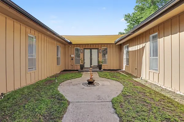 8205 Golden Oaks RD, Oklahoma City, OK 73127