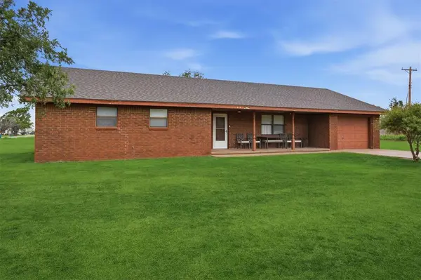 716 Parker AVE, Lone Wolf, OK 73655