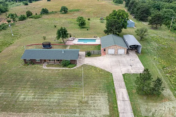 25189 N Wilson RD,  Henryetta,  OK 74437