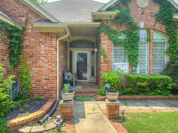 6716 NW 109th ST, Oklahoma City, OK 73162