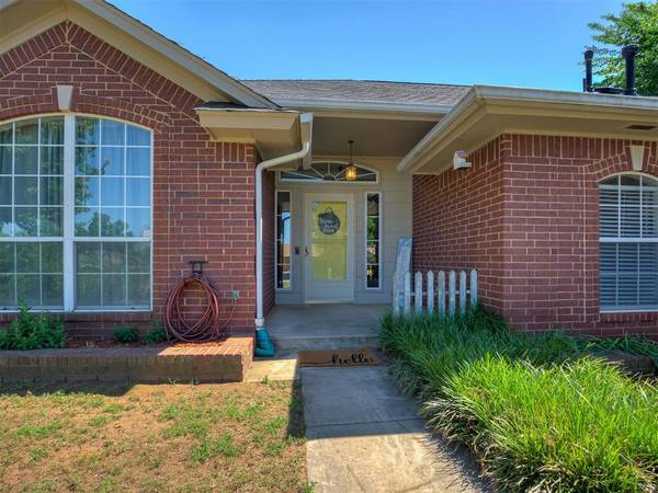 20554 Ember LN, Harrah, OK 73045