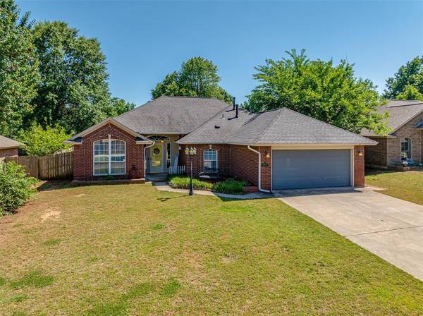 20554 Ember LN, Harrah, OK 73045
