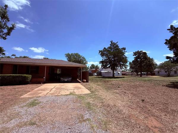 217 S 17th ST, Clinton, OK 73601