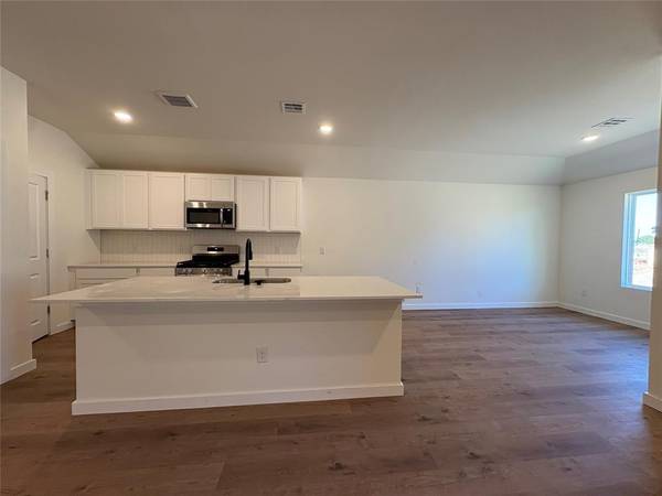 3112 Pennington ST, Harrah, OK 73045