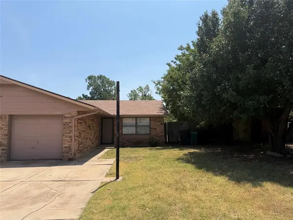 7702 NW 113th PL, Oklahoma City, OK 73162