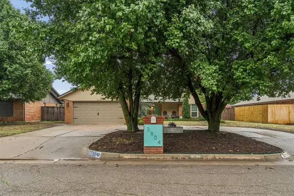 3904 Regatta RD, Yukon, OK 73099