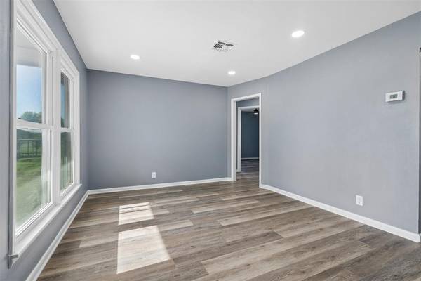 118 S Clark ST, Meeker, OK 74855