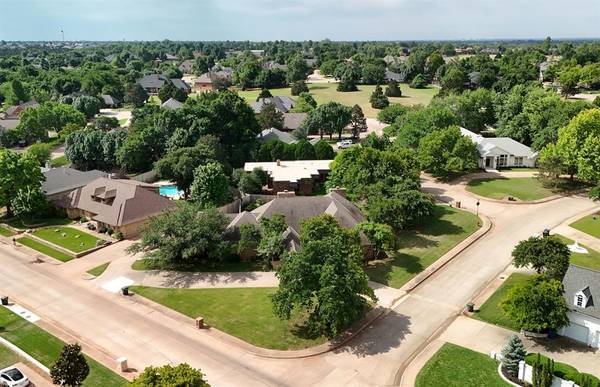 1200 Oak Tree DR, Edmond, OK 73025