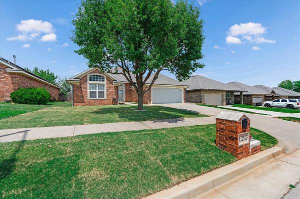 12513 SW 13th ST, Yukon, OK 73099