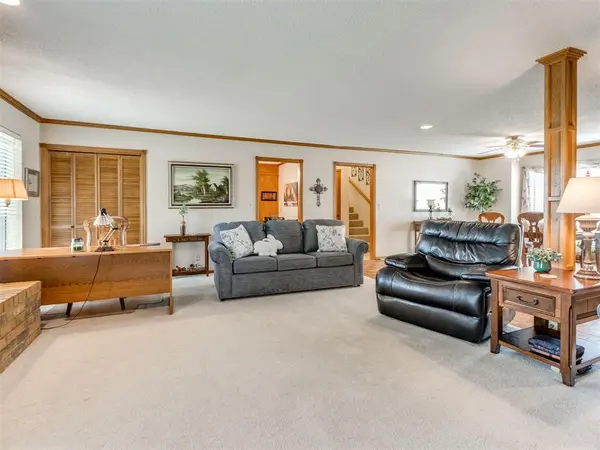 12200 Royal Coach DR, Yukon, OK 73099
