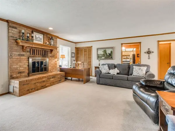 12200 Royal Coach DR, Yukon, OK 73099