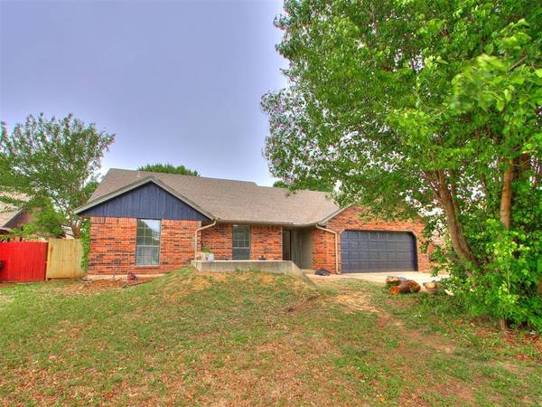 1032 Harrison ST, Harrah, OK 73045
