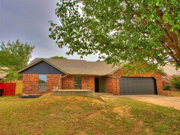 1032 Harrison ST, Harrah, OK 73045