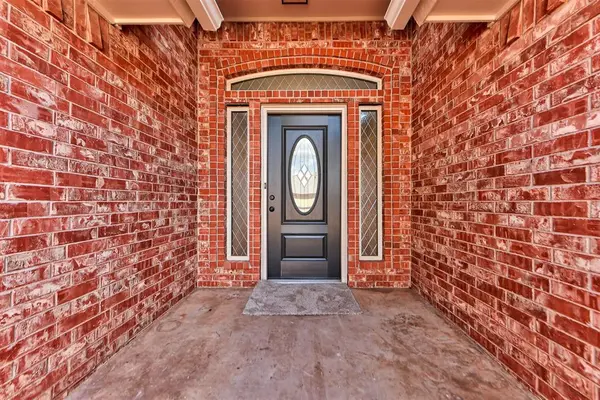 9216 Lakecrest DR, Oklahoma City, OK 73159