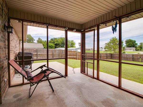 401 S 10th AVE, Stroud, OK 74079