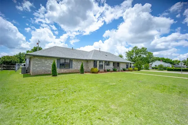 201 E Chicago ST, Shawnee, OK 74804