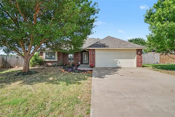 216 NW Cherry AVE, Cache, OK 73527