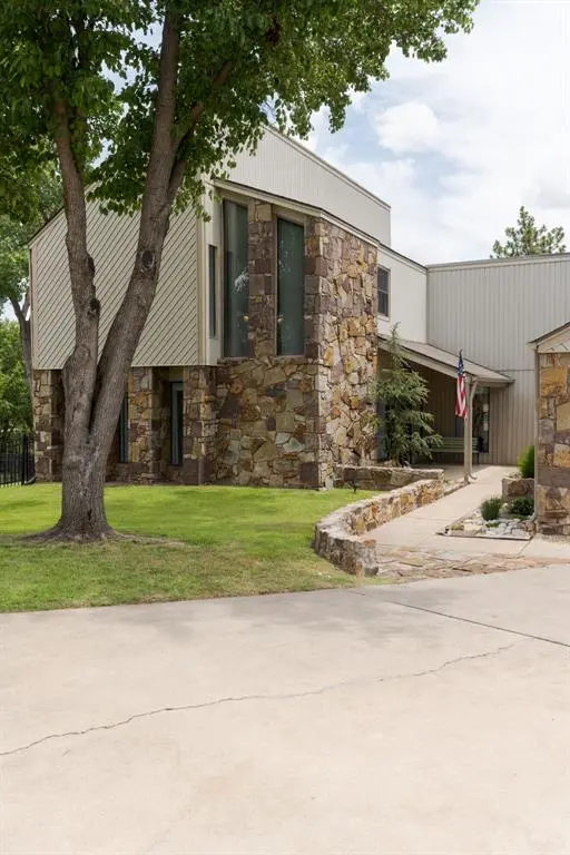 6200 Olde Harwick CIR, Oklahoma City, OK 73162