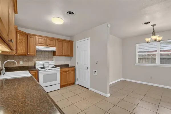 820 S Scott ST, Del City, OK 73115