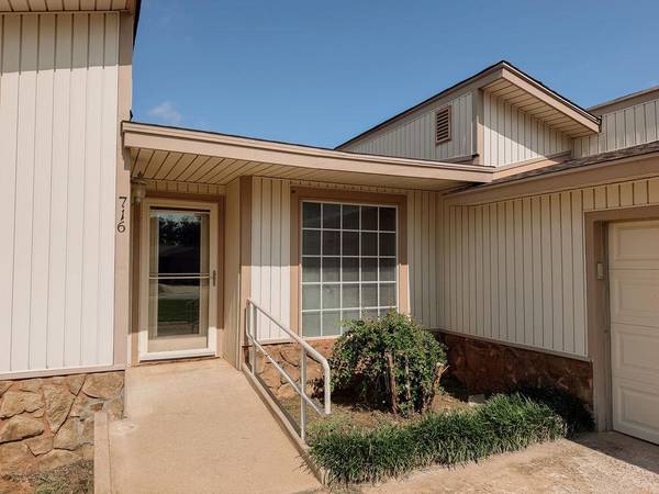716 N Vernon AVE, Hinton, OK 73047