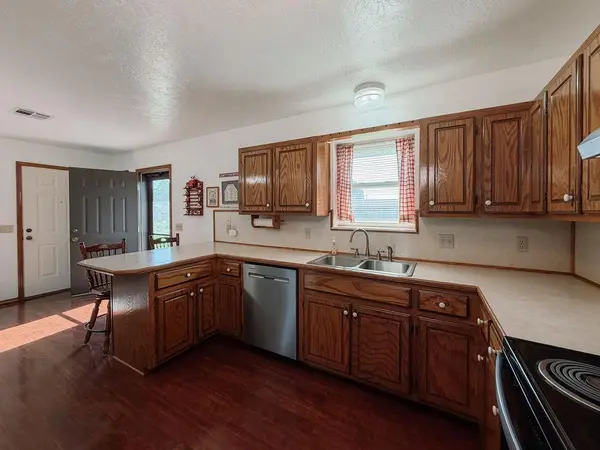 703 N Vernon AVE, Hinton, OK 73047