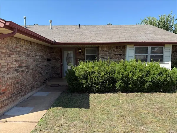 708 Wilkinson DR, Moore, OK 73160