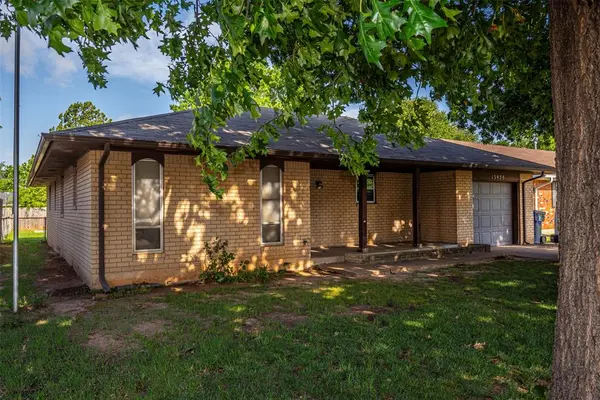 13925 Jeffery DR, Edmond, OK 73013