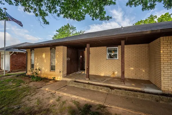 13925 Jeffery DR, Edmond, OK 73013
