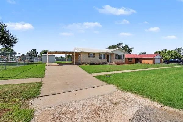 414 E Broadway ST, Leedey, OK 73654