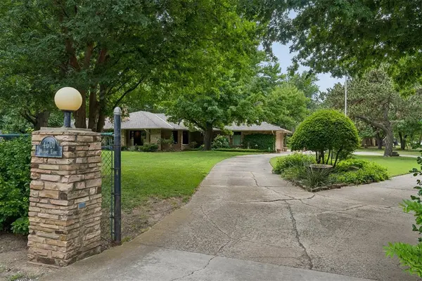 4601 Memory LN, Oklahoma City, OK 73112