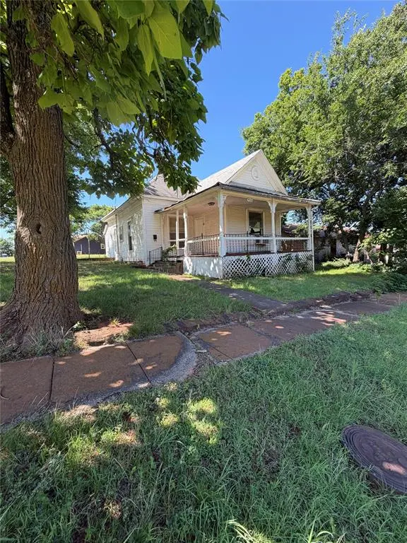 523 E 10th ST, Chandler, OK 74834