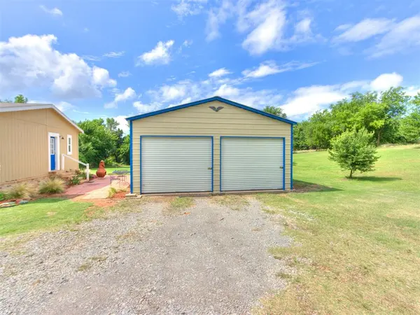 151 Cimarron RD, Crescent, OK 73028
