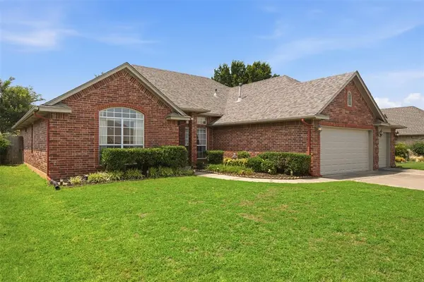 720 W Alamo WAY, Mustang, OK 73064