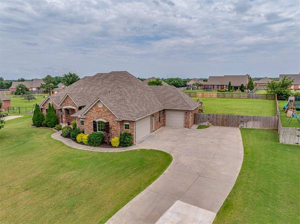 718 Silver Chase DR, Choctaw, OK 73020