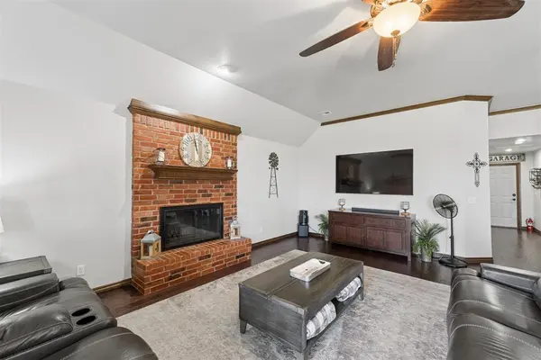 4529 Hillcrest LN, Edmond, OK 73025
