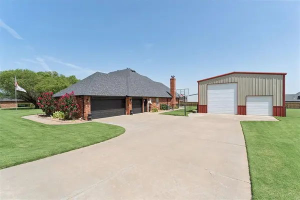 4529 Hillcrest LN, Edmond, OK 73025