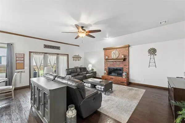 4529 Hillcrest LN, Edmond, OK 73025