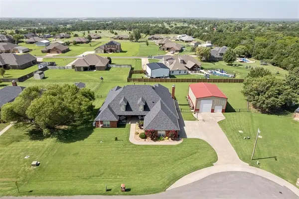 4529 Hillcrest LN, Edmond, OK 73025