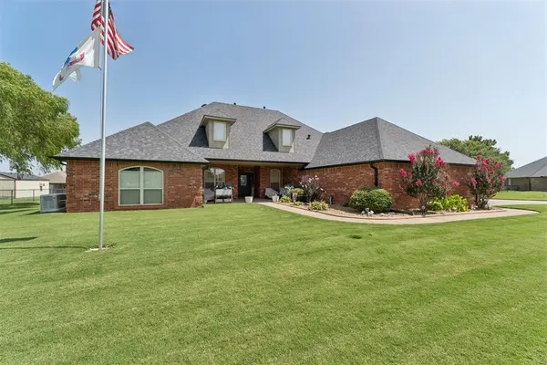 4529 Hillcrest LN, Edmond, OK 73025