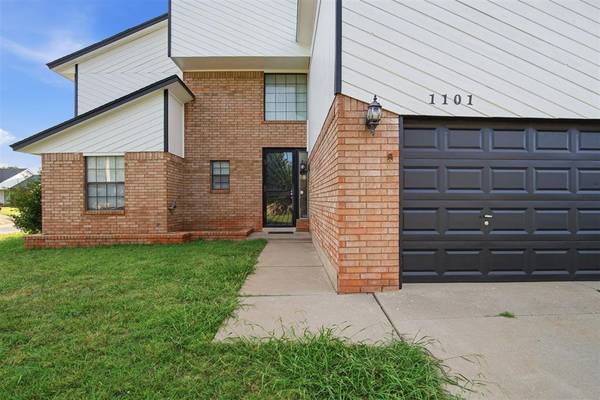 1101 David RD, Moore, OK 73160