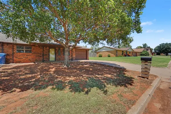 1402 Partridge ( 1402 1/2) LN, Cordell, OK 73632