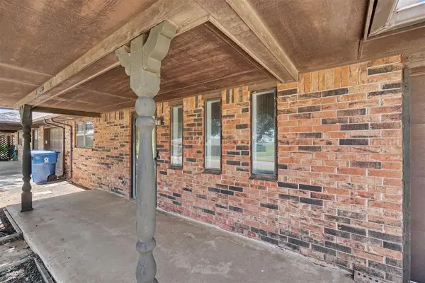 1402 Partridge ( 1402 1/2) LN, Cordell, OK 73632