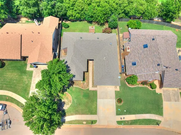 10240 Mantle LN, Oklahoma City, OK 73162
